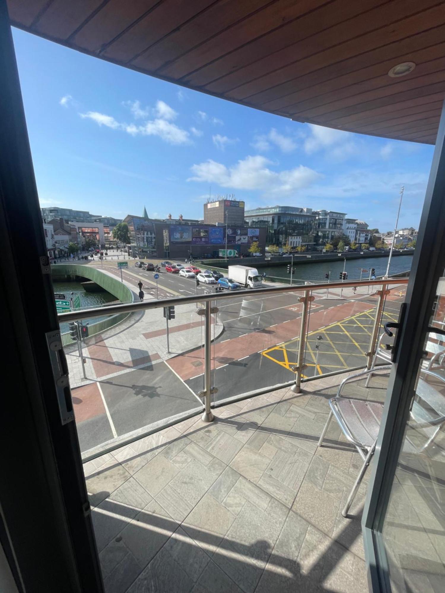 Fabulous And Sunny 2 Bed Apartment, In City Centre 科克 外观 照片